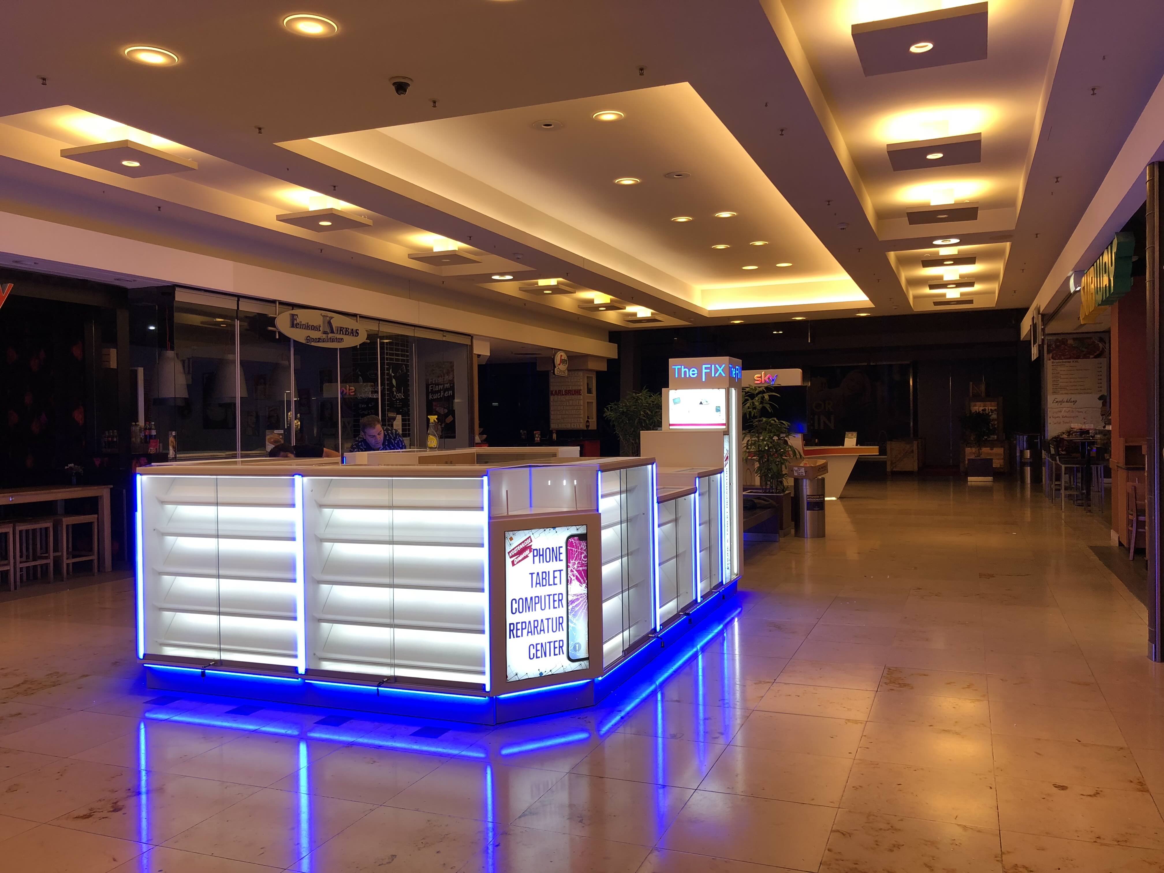 Quiosco de The Fix en Alemania — ubicación iluminada en centro comercial
